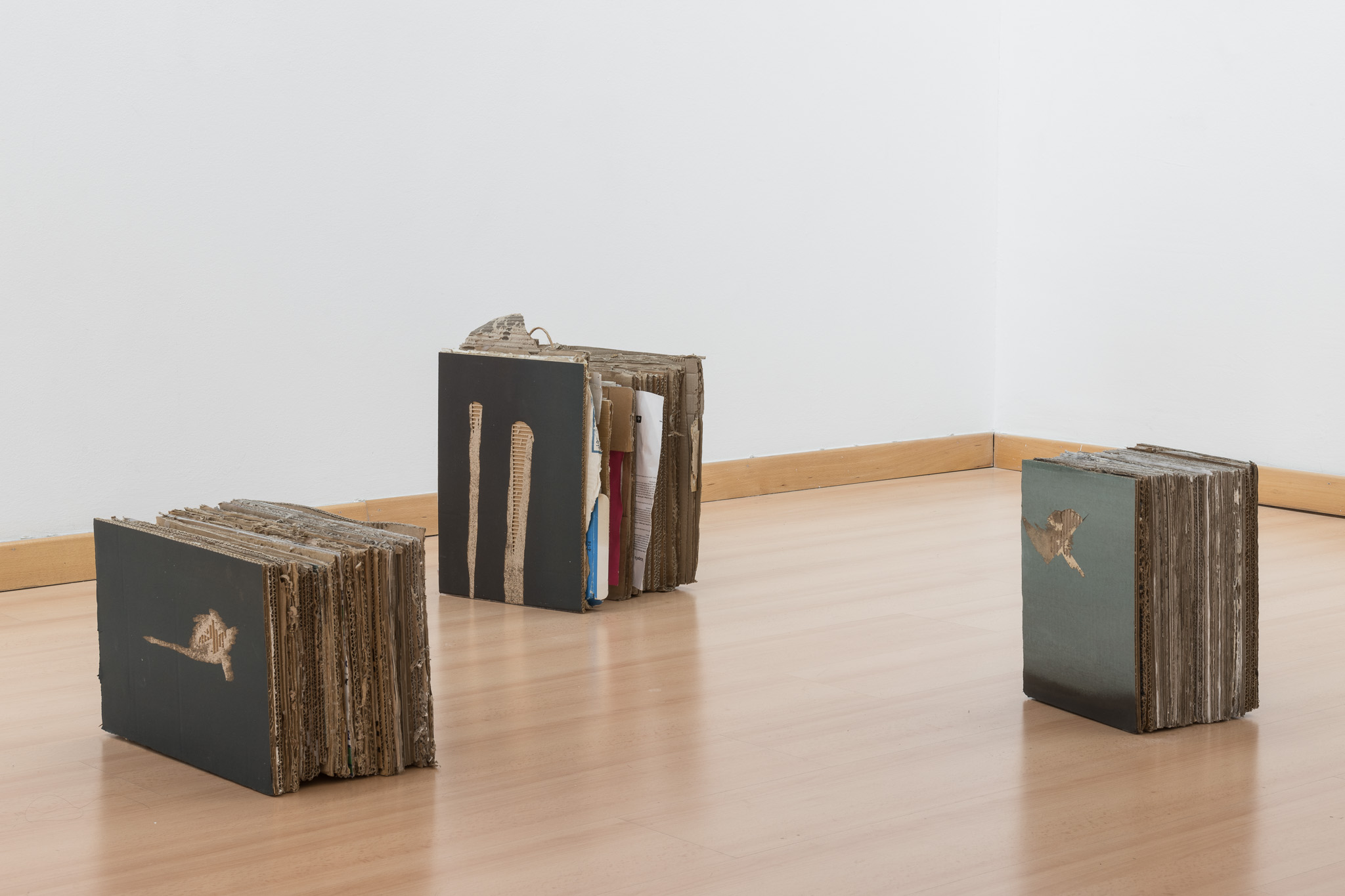 Concetti spaziali, 2020, oli sobre cartró, diferents mides