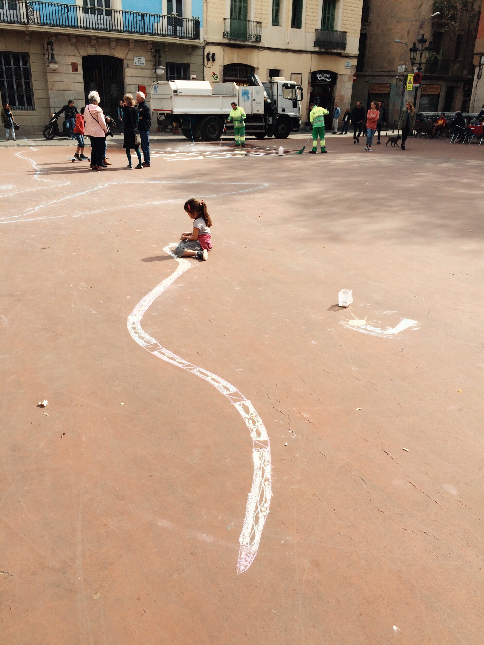 Dibujando en Plaça de la Vila de Gràcia